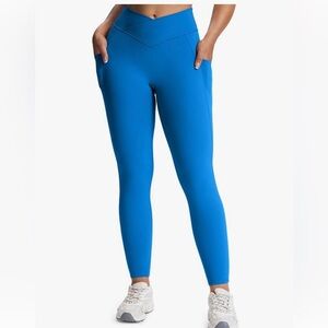 Trinity Pocket Leggings with v front waistband. Size medium